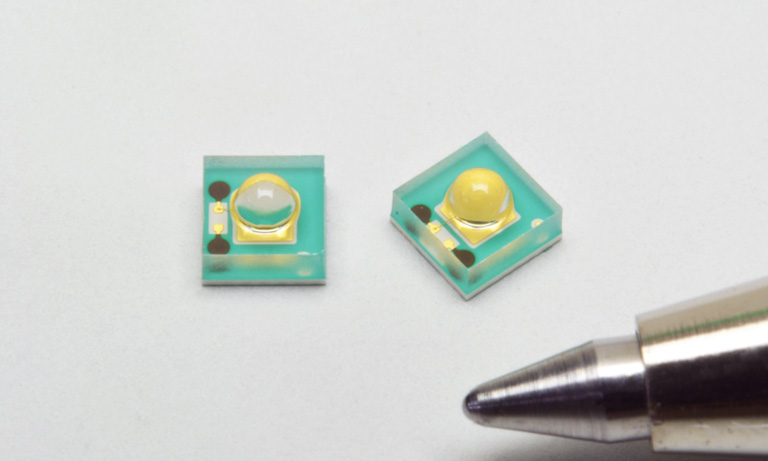 Compact, narrow directivity COB package